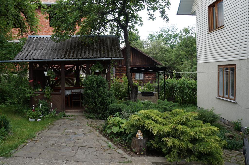 At Starunchakiv Family Hotell Jaremtsje Eksteriør bilde